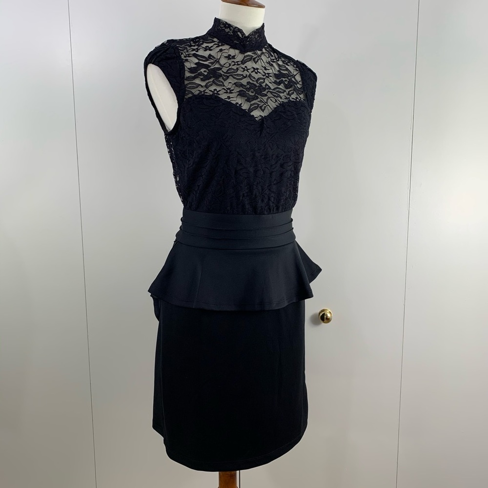 Venus M dress lace open back black